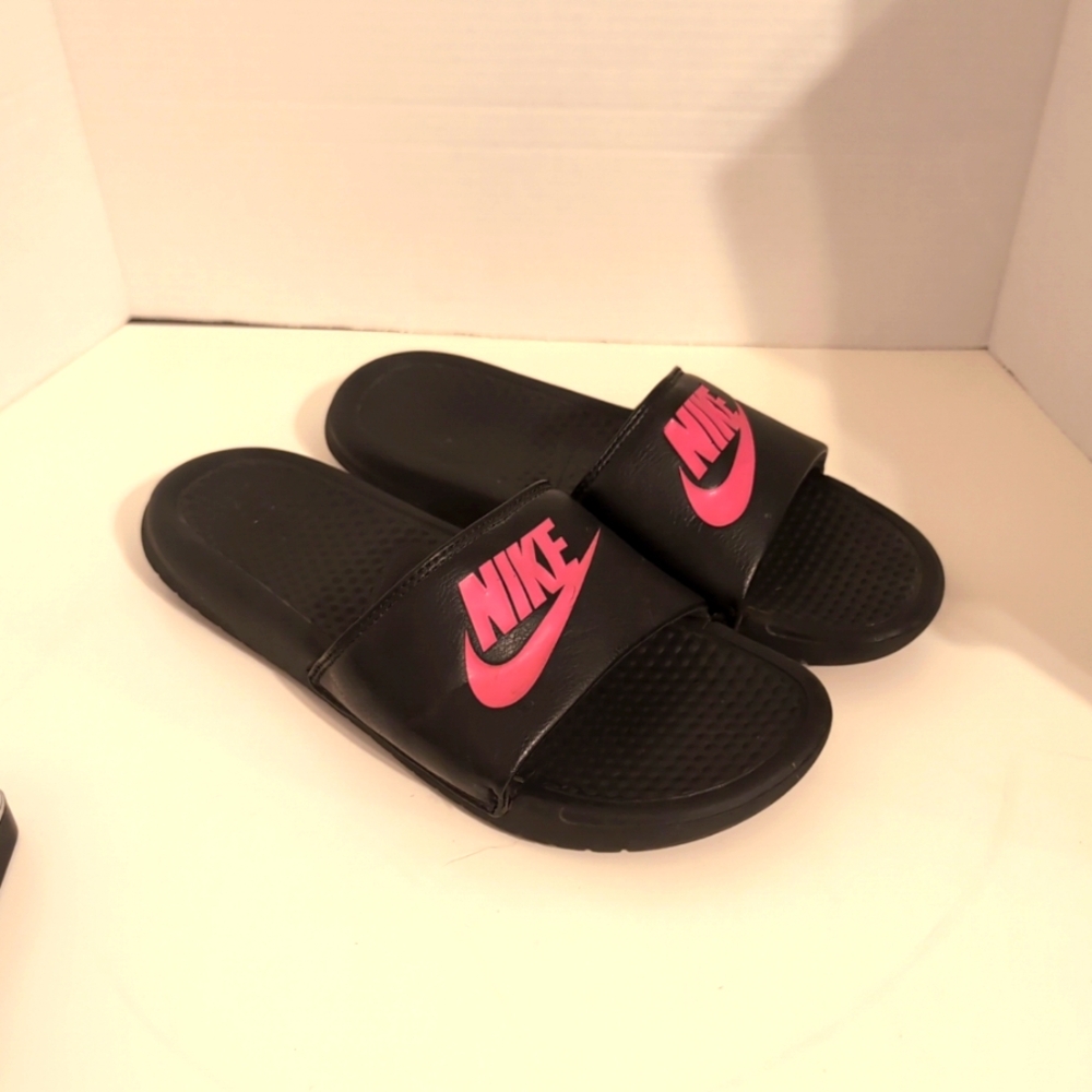 Nike Women's Benassi Black Slides with Pink Logo‎ Size 10